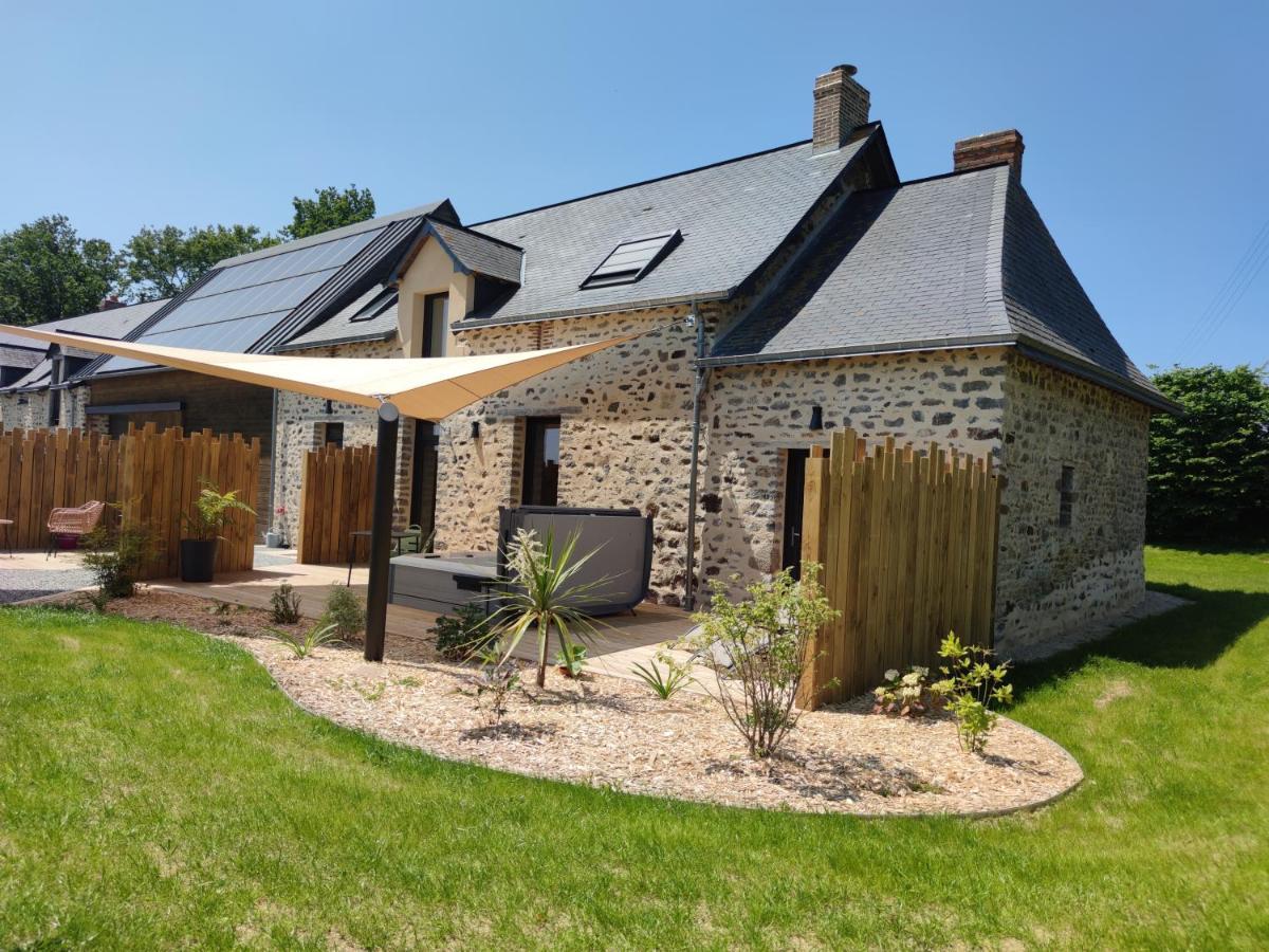 La Douce Halte - Gites Avec Spa Ou Sauna Saint-Ouen-Des-Toits エクステリア 写真