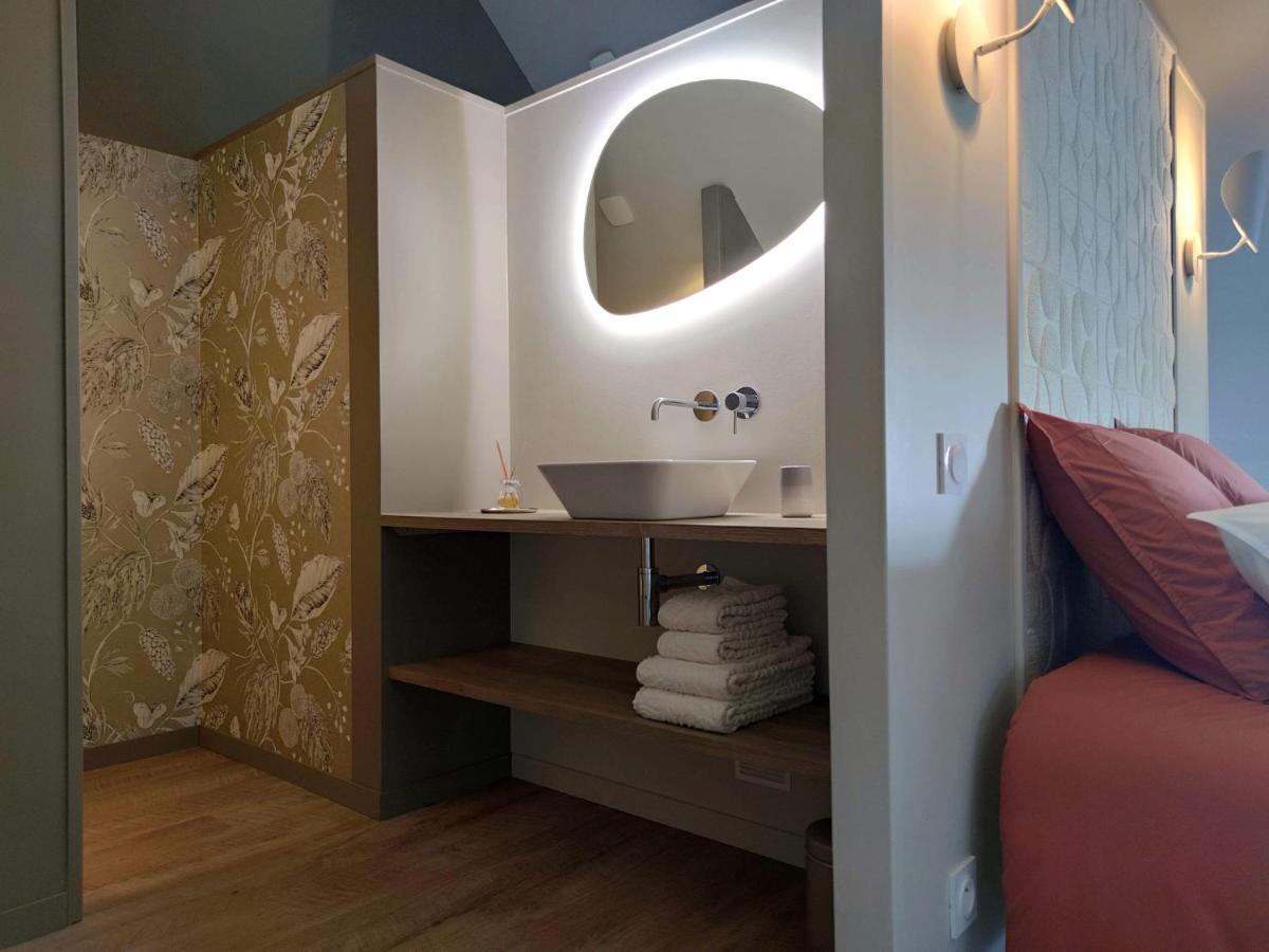 La Douce Halte - Gites Avec Spa Ou Sauna Saint-Ouen-Des-Toits エクステリア 写真