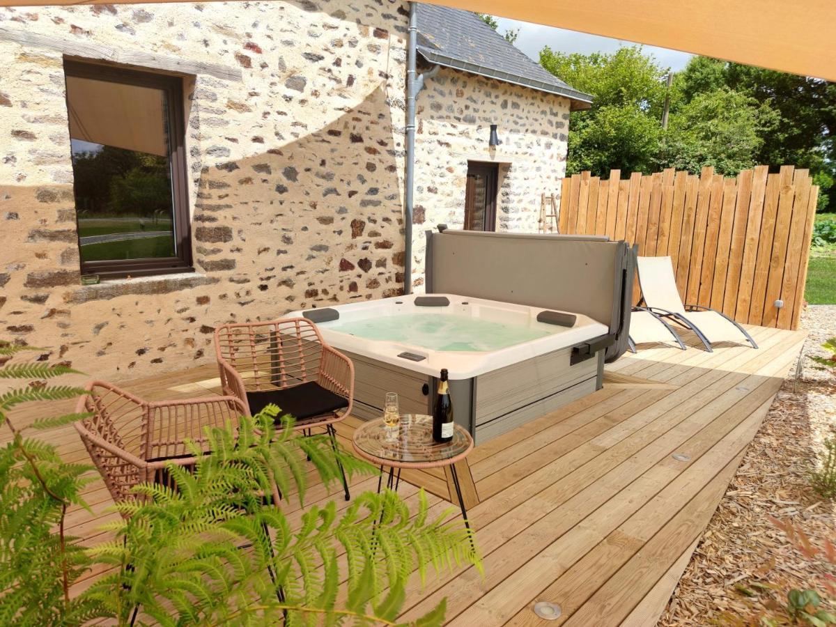 La Douce Halte - Gites Avec Spa Ou Sauna Saint-Ouen-Des-Toits エクステリア 写真