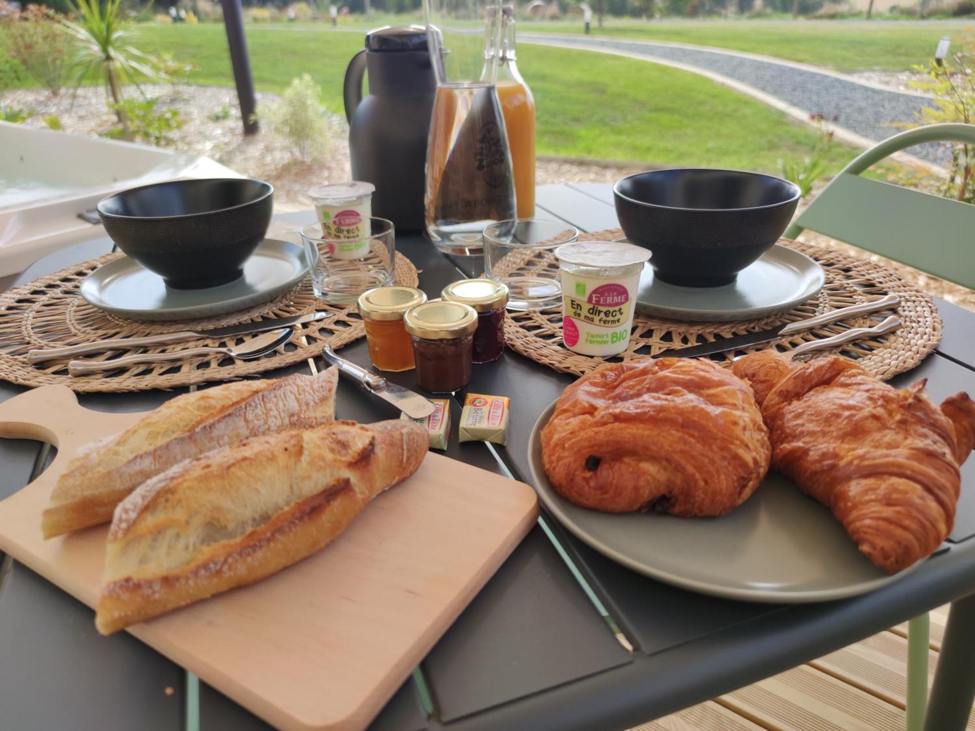 La Douce Halte - Gites Avec Spa Ou Sauna Saint-Ouen-Des-Toits エクステリア 写真