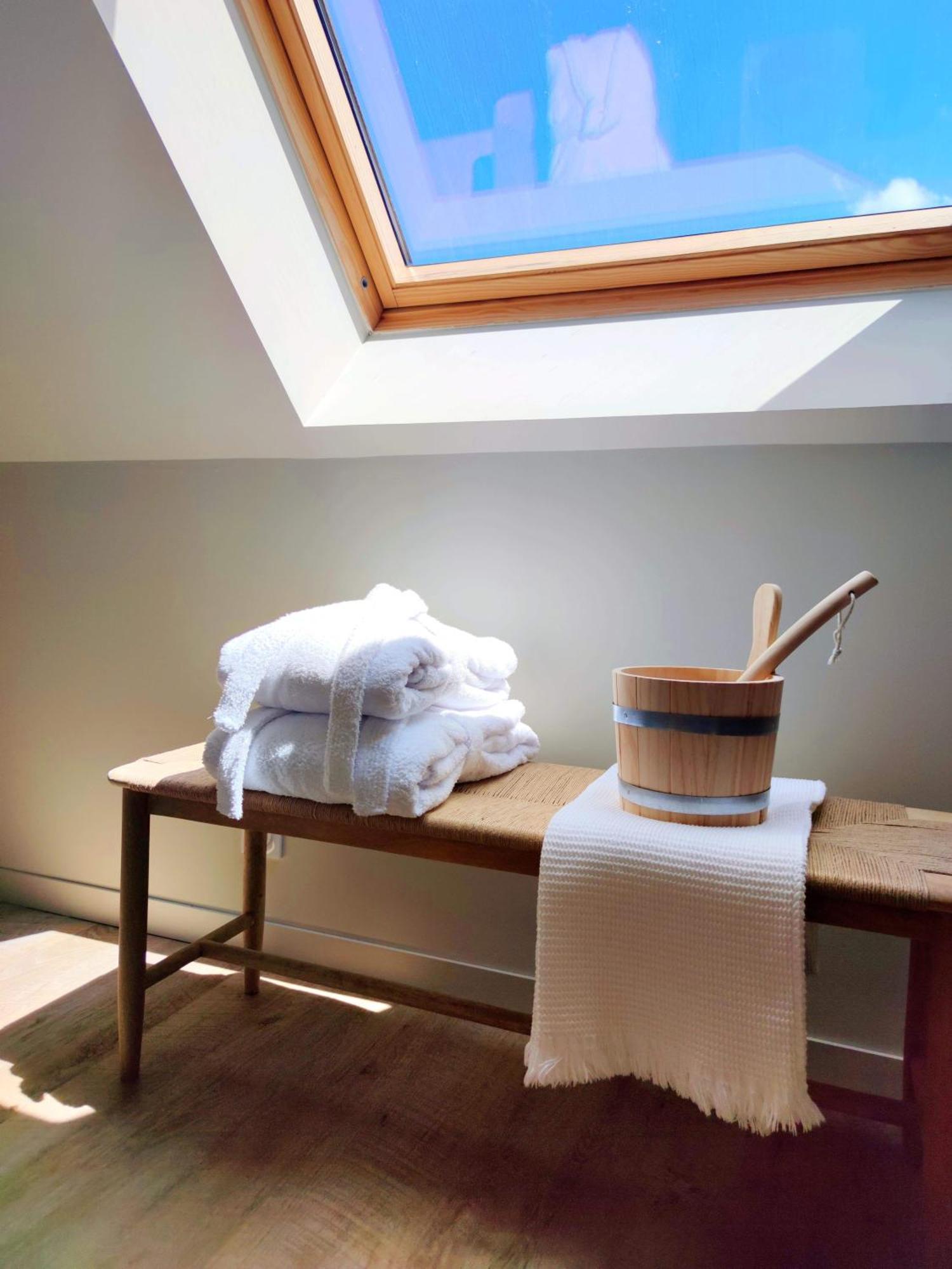 La Douce Halte - Gites Avec Spa Ou Sauna Saint-Ouen-Des-Toits エクステリア 写真