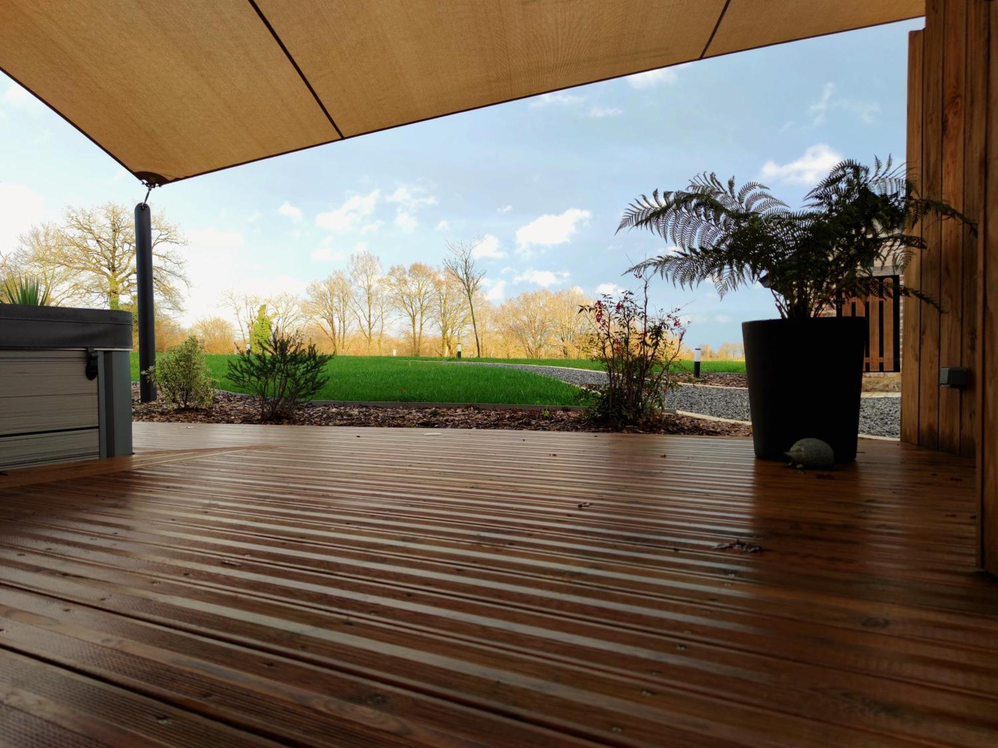 La Douce Halte - Gites Avec Spa Ou Sauna Saint-Ouen-Des-Toits エクステリア 写真