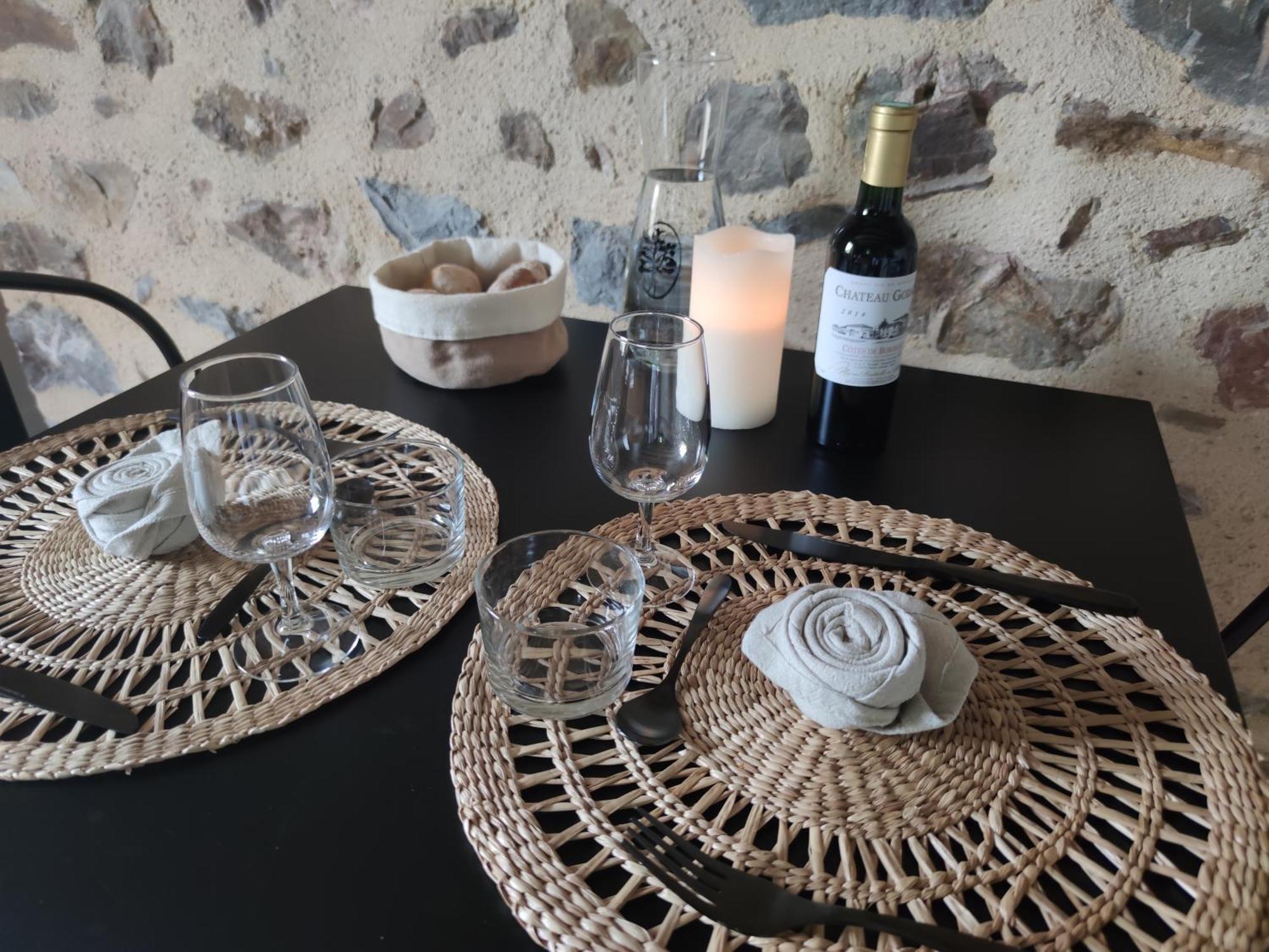 La Douce Halte - Gites Avec Spa Ou Sauna Saint-Ouen-Des-Toits エクステリア 写真